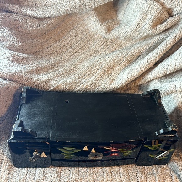 Very Old Hand Painted Asian Themed Jewelry Box -design on Black Lacquer-See pics - Picture 9 of 16